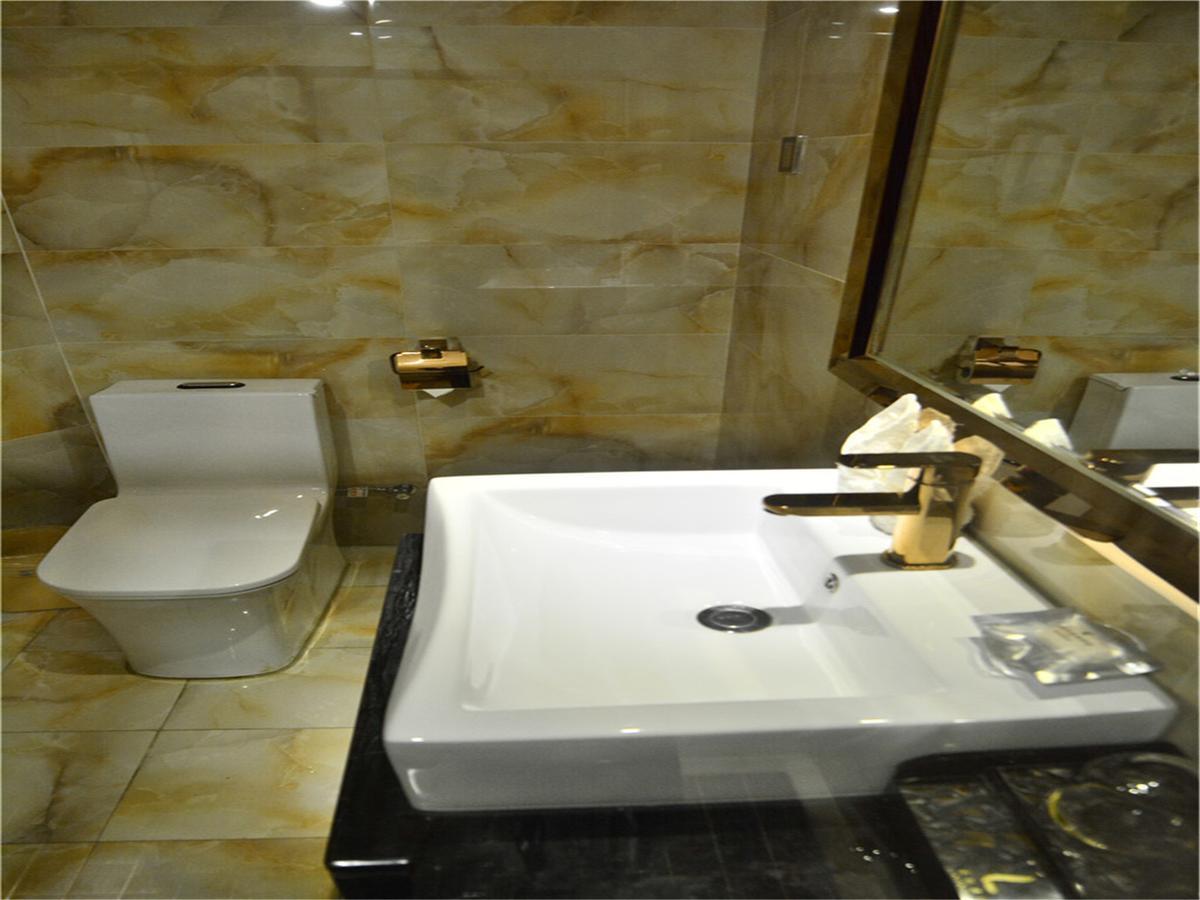 Lavande Hotel Wuhan Railway Station Esterno foto