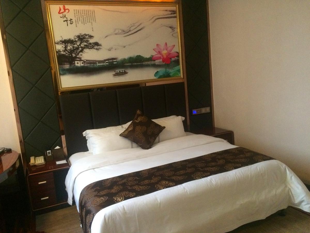 Lavande Hotel Wuhan Railway Station Esterno foto
