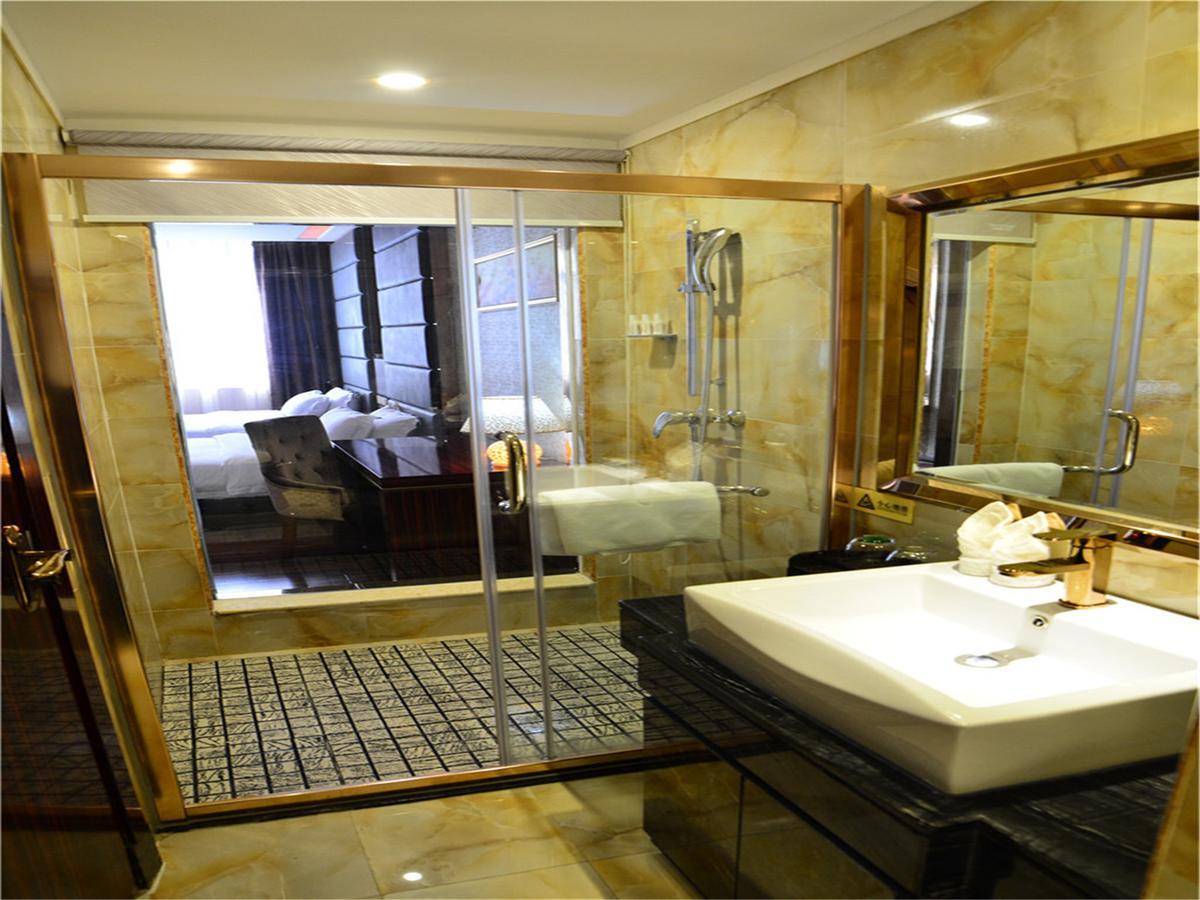 Lavande Hotel Wuhan Railway Station Esterno foto