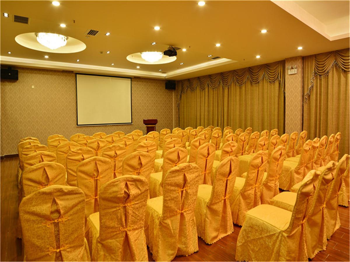 Lavande Hotel Wuhan Railway Station Esterno foto