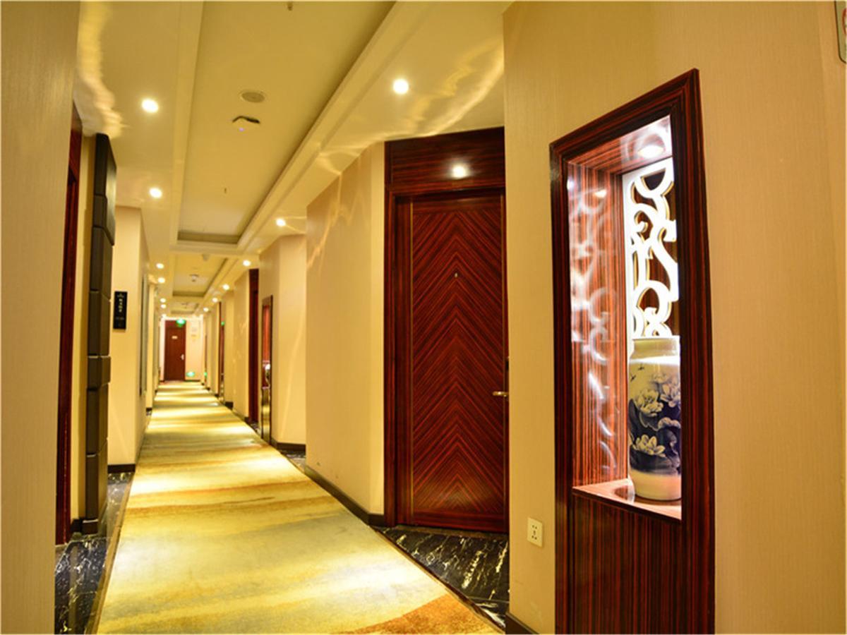 Lavande Hotel Wuhan Railway Station Esterno foto